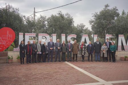 أ.د. أبو كشك يستقبل رئيس المكتب الأمريكي للشؤون الفلسطينية في القدس